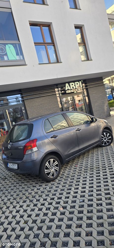 Toyota Yaris 2009 photo 3