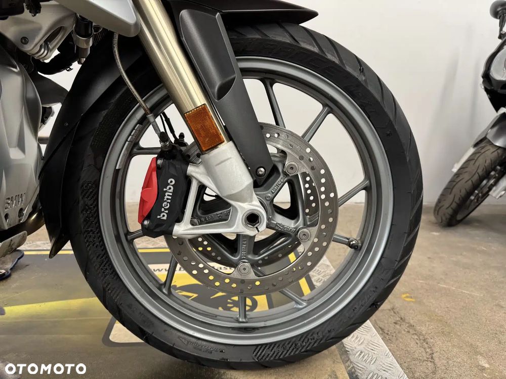 BMW R - 8