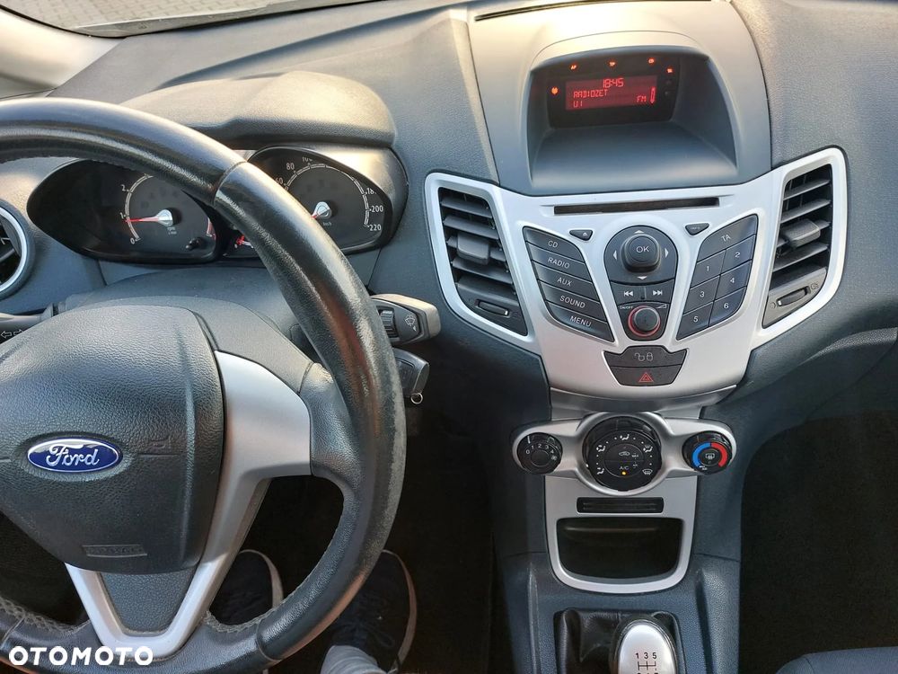 Ford Fiesta - 25