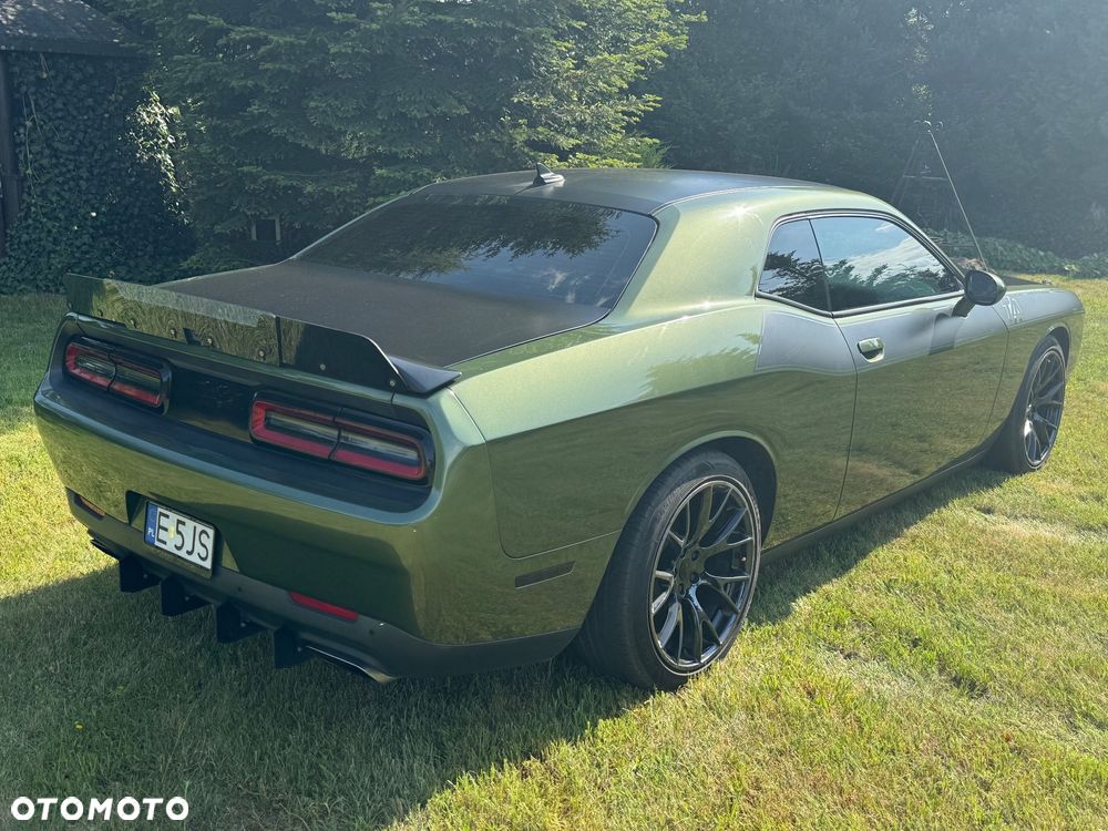 Dodge Challenger - 4