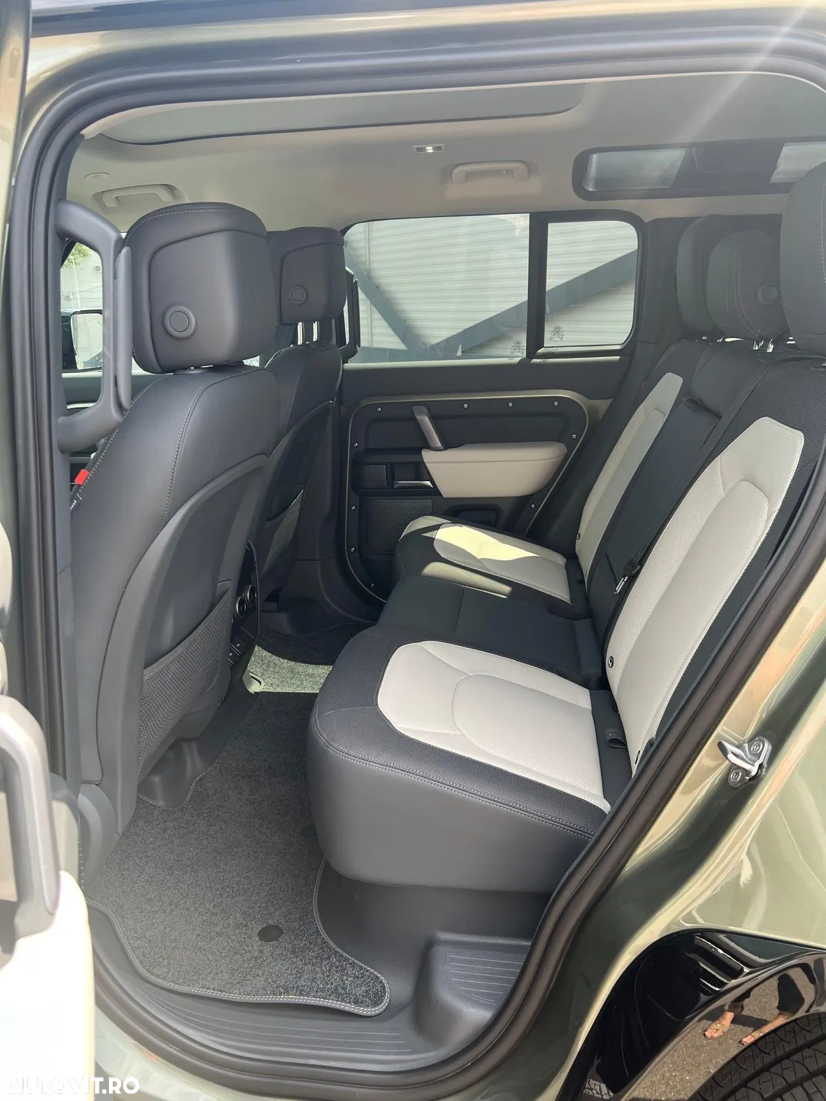 Land Rover Defender 110 3.0D 250 MHEV X-Dynamic SE - 3