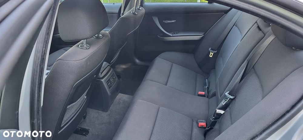 BMW Seria 3 318i - 9