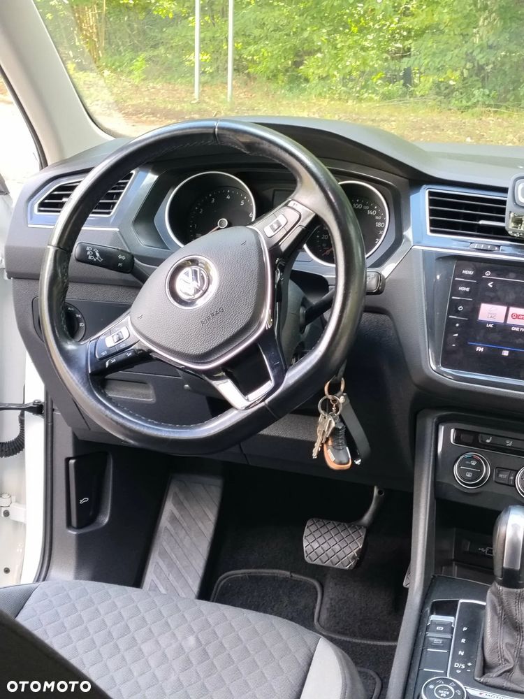 Volkswagen Tiguan - 12