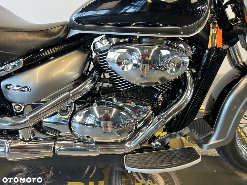 Suzuki Intruder - 24