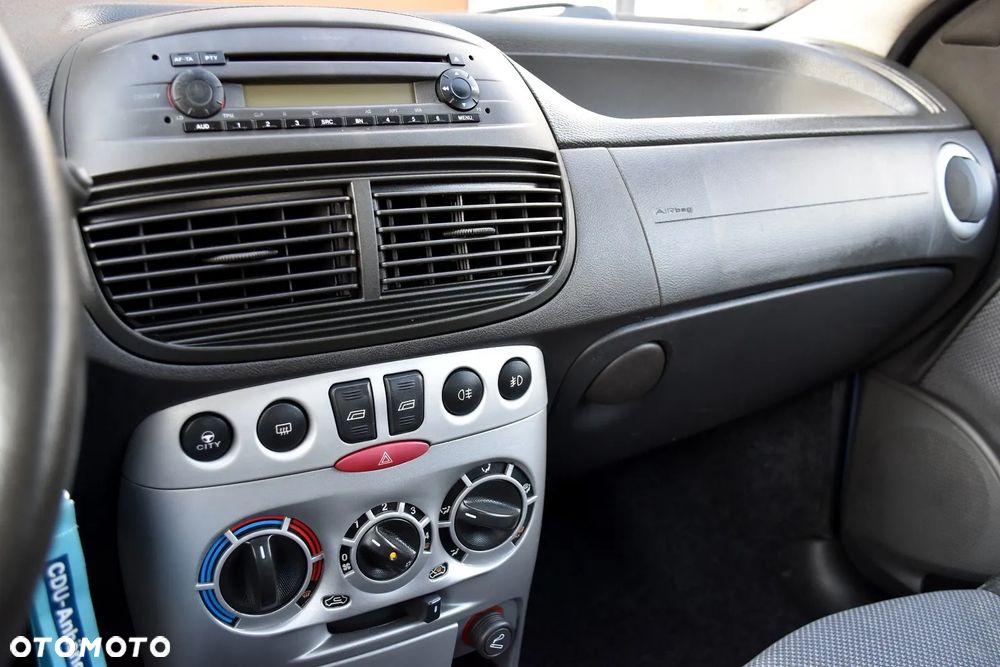 Fiat Punto 1.4 16V Sporting - 30