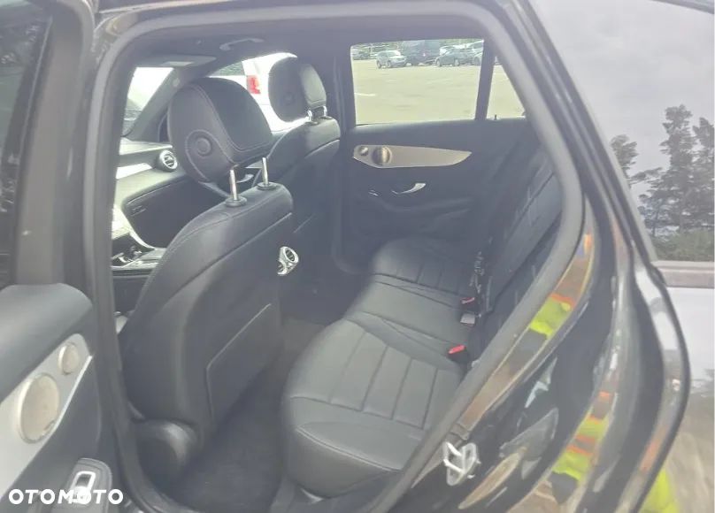Mercedes-Benz GLC 300 4Matic 9G-TRONIC AMG Line - 10