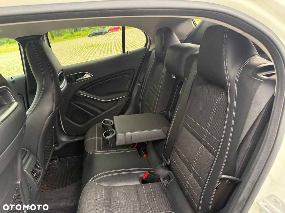 Mercedes-Benz GLA 250 7G-DCT - 12