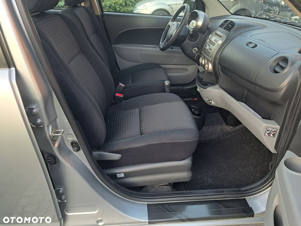 Daihatsu Sirion 1.0 - 10