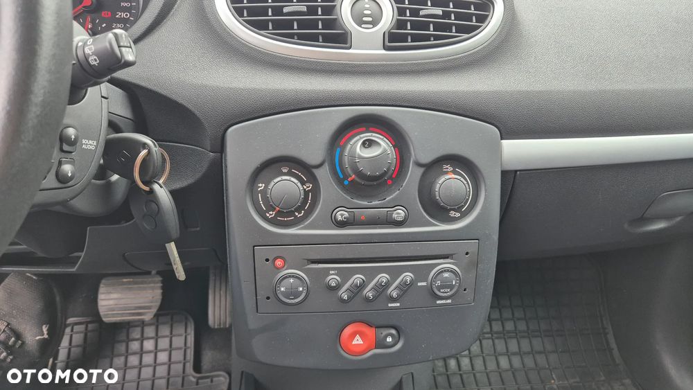 Renault Clio 1.2 16V Authentique Expression - 11