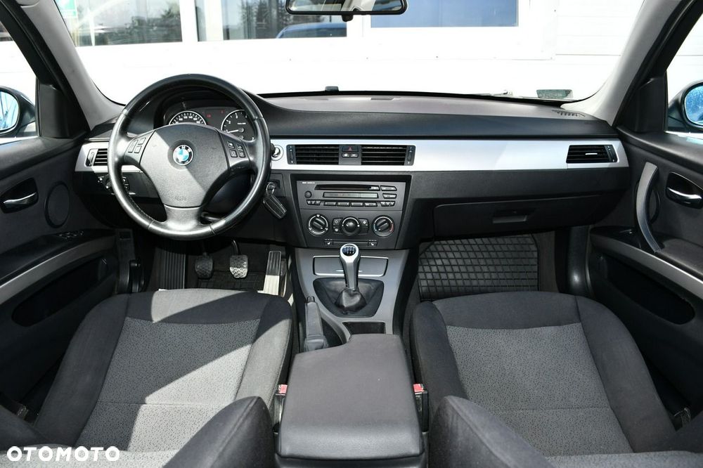 BMW Seria 3 318i - 2