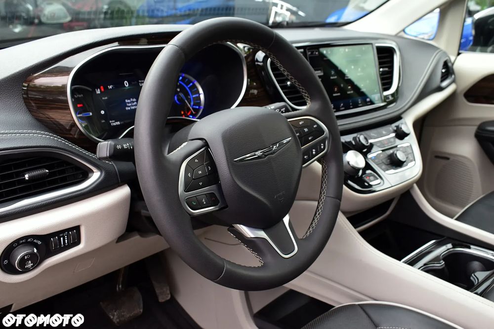 Chrysler Pacifica - 11