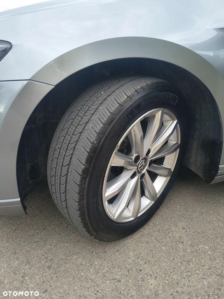 Volkswagen Passat 2.0 TDI SCR DSG Comfortline - 5