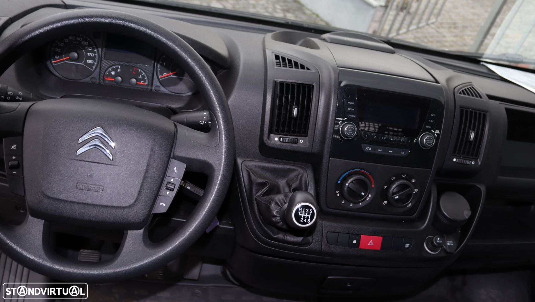 Citroën Jumper 2.0 BlueHDi 35 L4 - 23