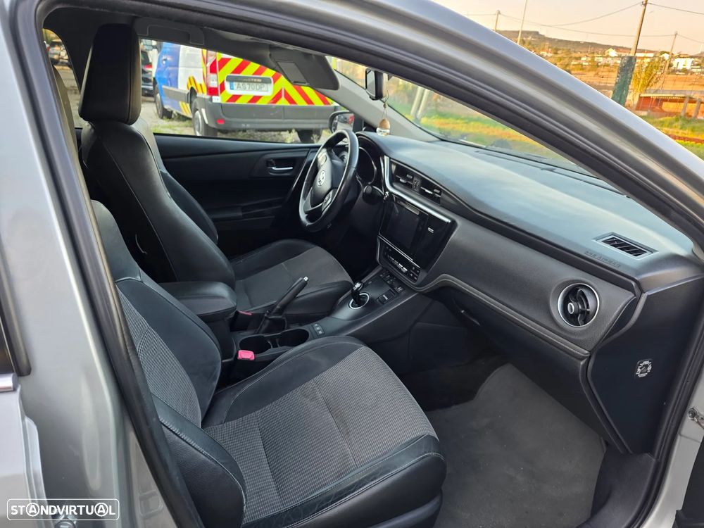 Toyota Auris Touring Sports 1.8 HSD Comfort +P.Sport+Navi - 6