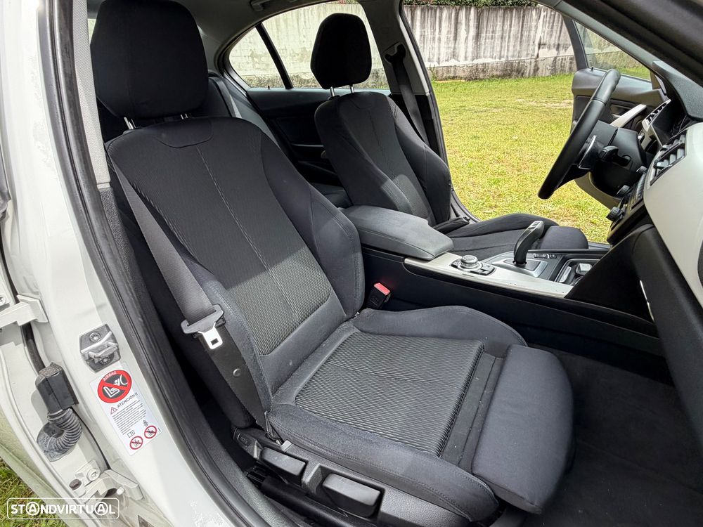 BMW 320 d Auto Pack M - 9