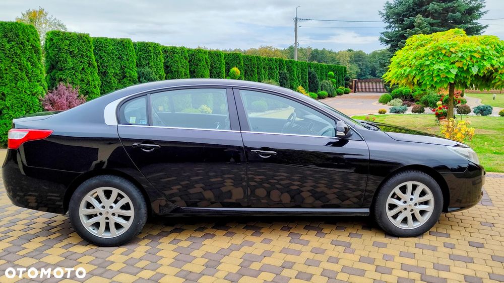 Renault Latitude 2011 photo 2