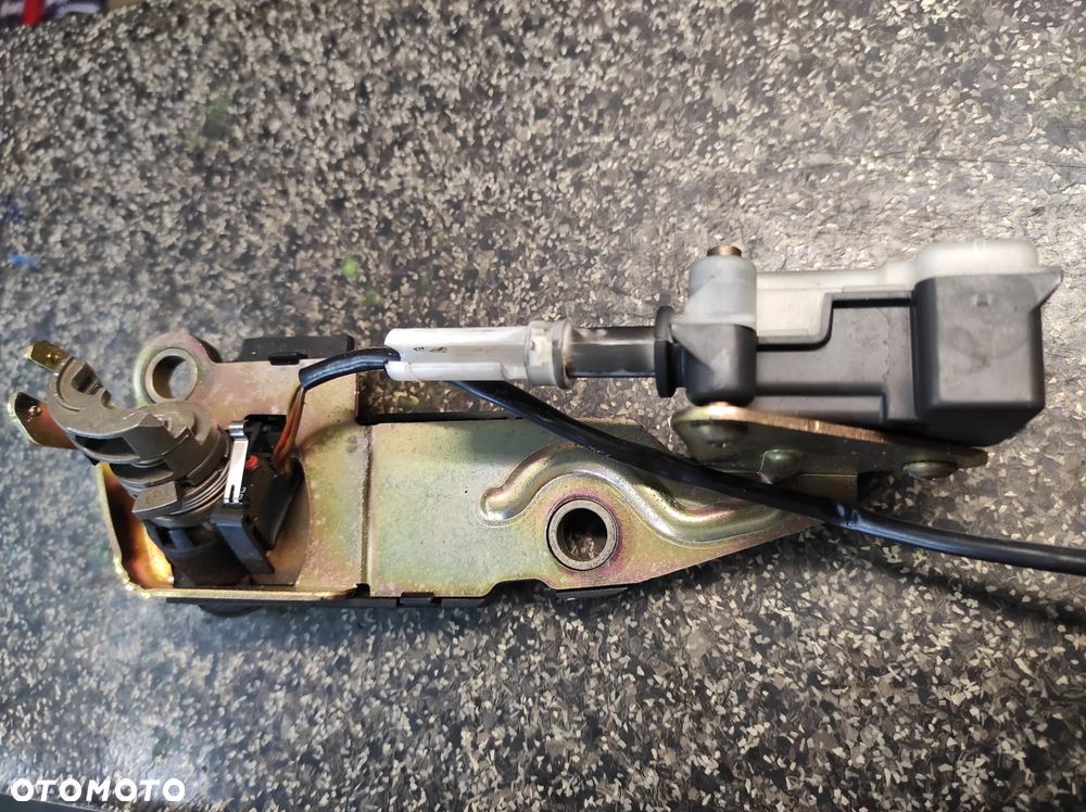 ZAMEK WKŁADKA ZMAKA KLAPY BAGAŻNIKA VW PASSAT B5 FL 3B9827297A WYSYŁKA !!!! - 4