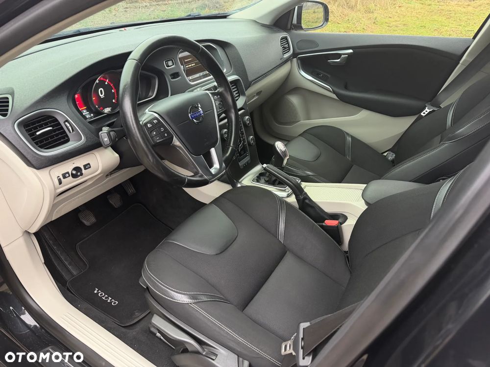 Volvo V40 D2 Momentum - 17