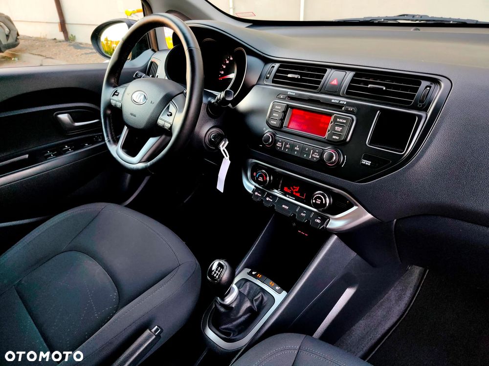 Kia Rio 1.4 Fifa World Cup Edition - 9