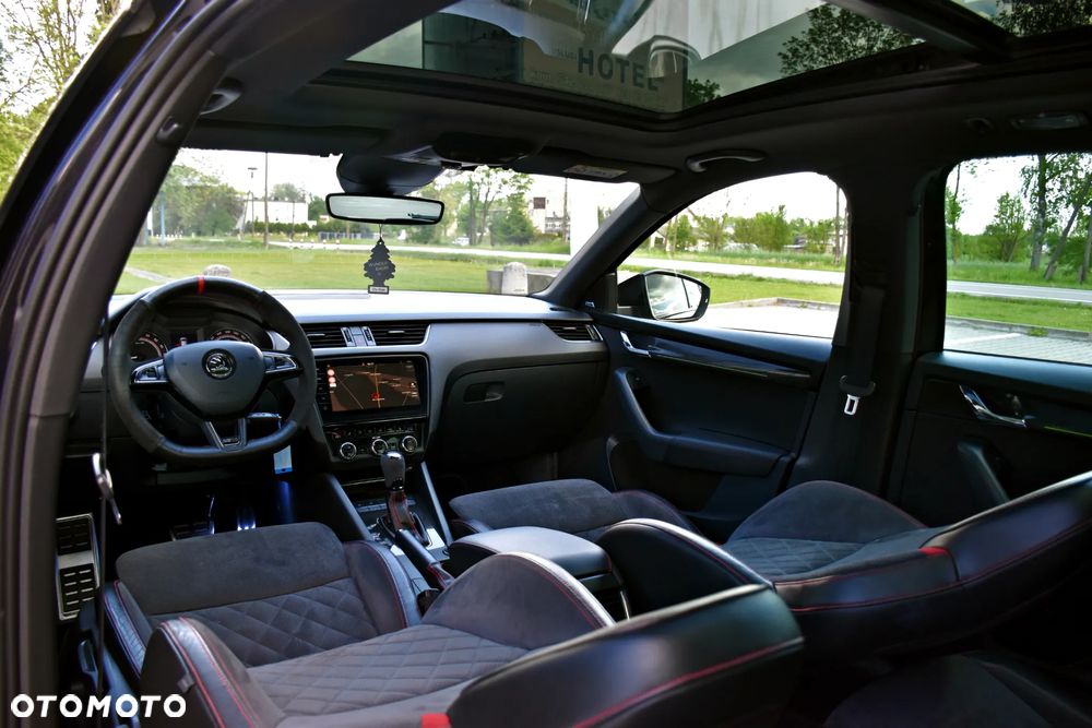 Skoda Octavia 2.0 TDI DSG RS - 37