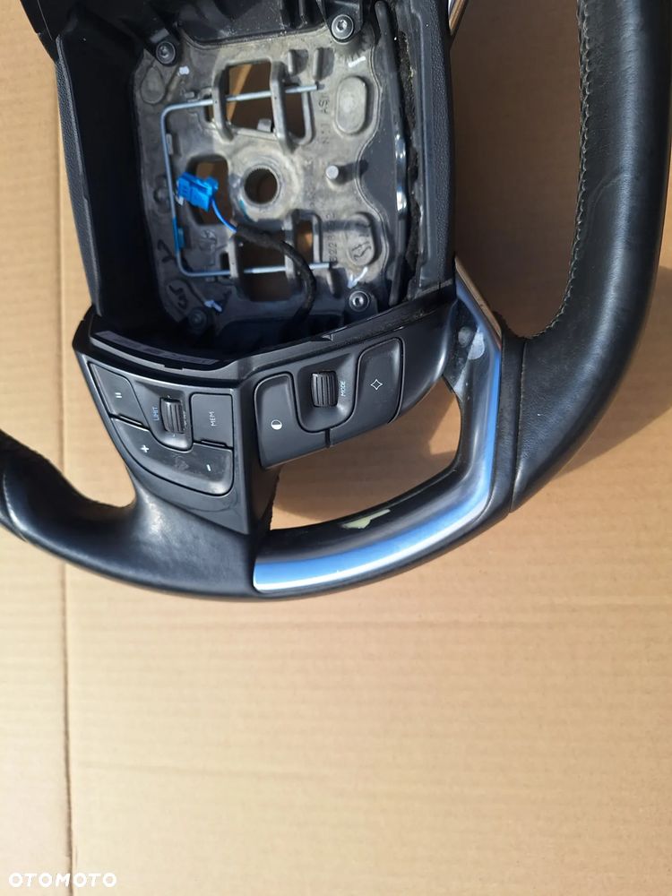 KIEROWNICA MULTIFUNKCYJNA DS5 - 5