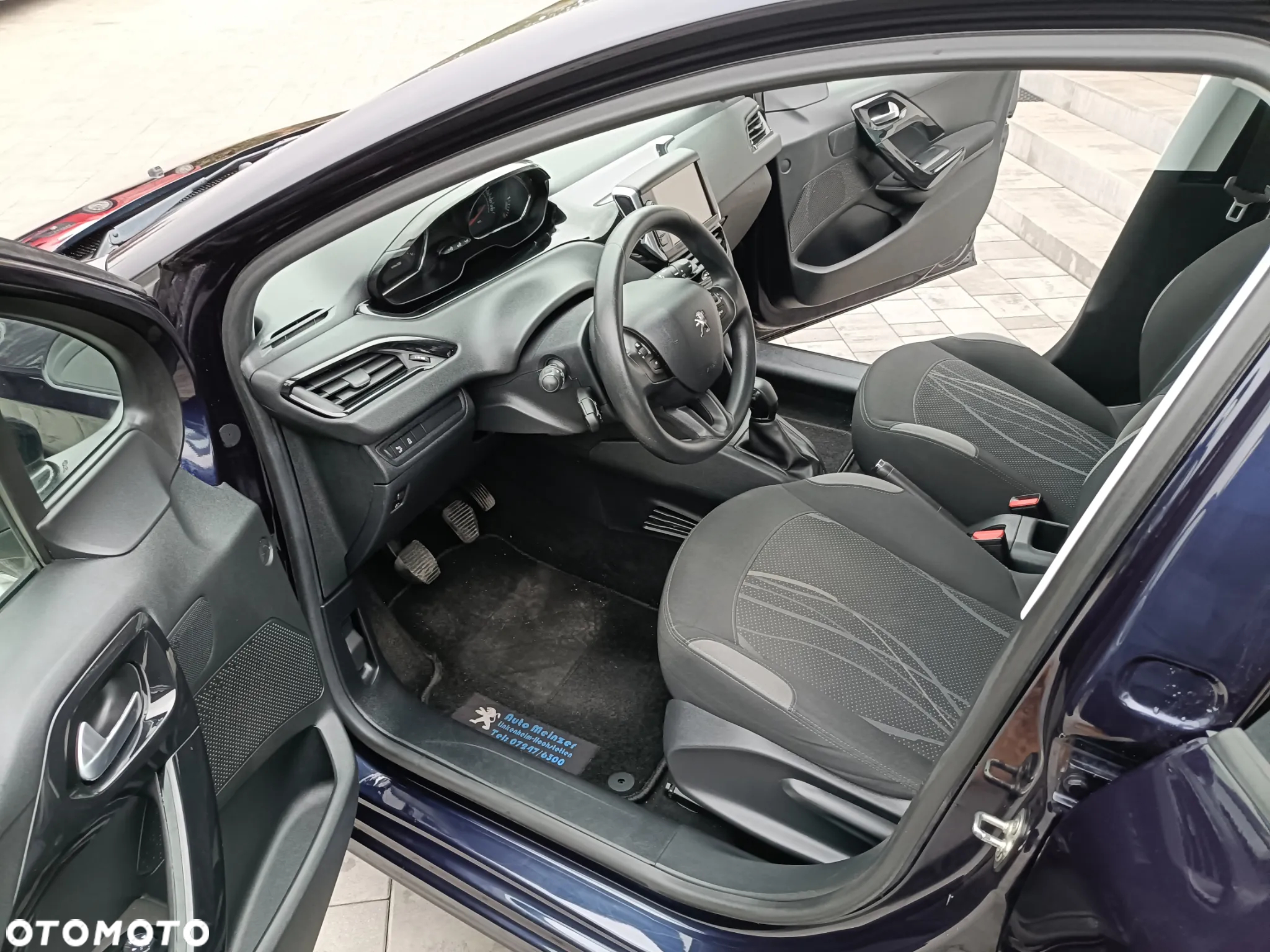 Peugeot 208 - 13