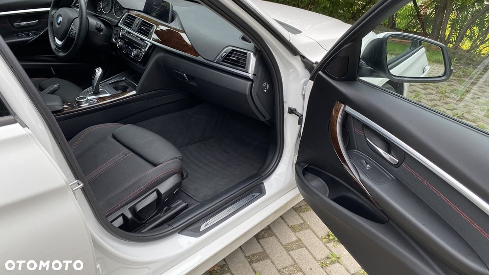 BMW Seria 3 330i GPF xDrive Sport Line Sport - 32