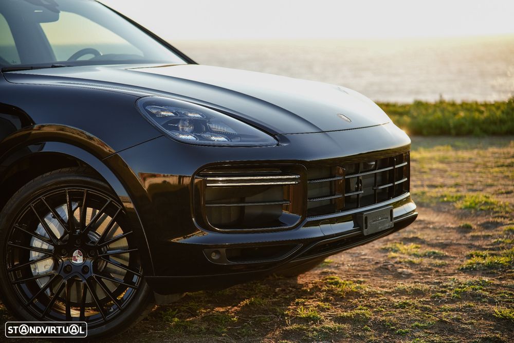 Porsche Cayenne Turbo - 16