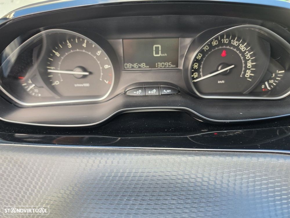 Peugeot 208 1.2 PureTech Signature - 8