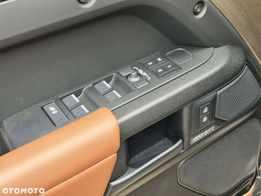 Land Rover Defender 110 P635 OCTA - 19