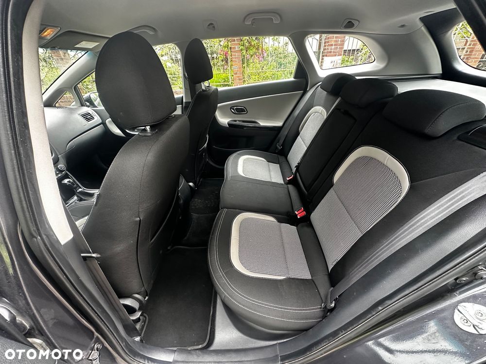 Kia Ceed 1.6 GDI Dream Team Edition - 9