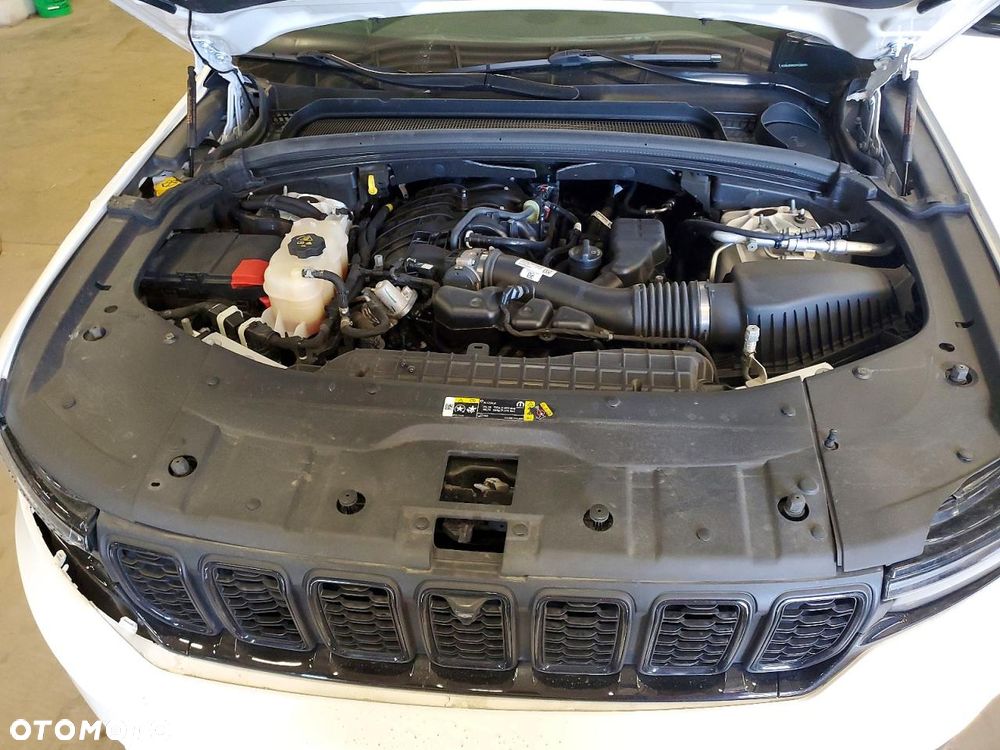 Jeep Grand Cherokee - 12