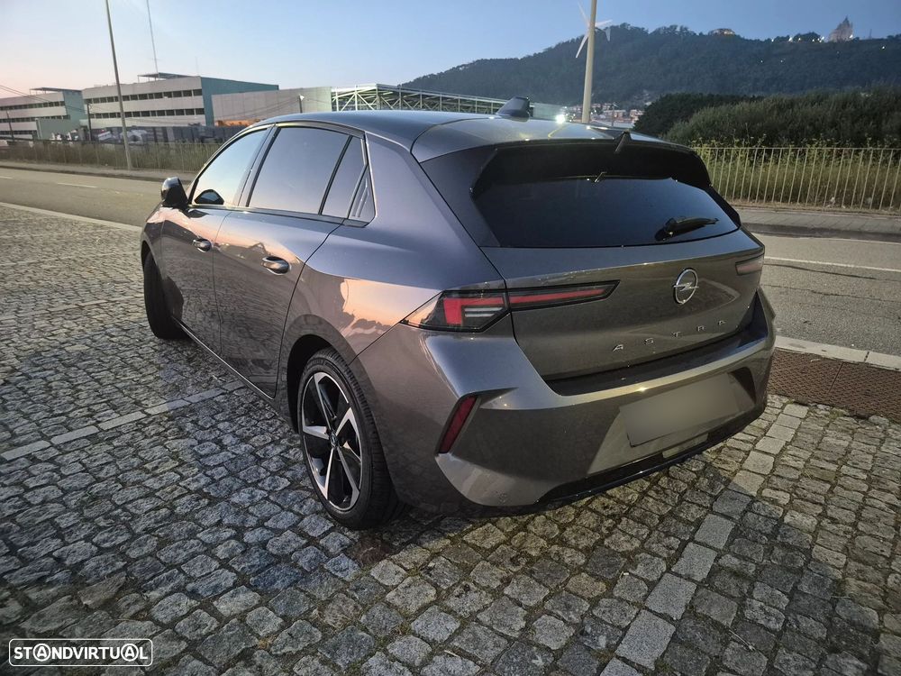 Opel Astra 1.2 T Elegance - 3