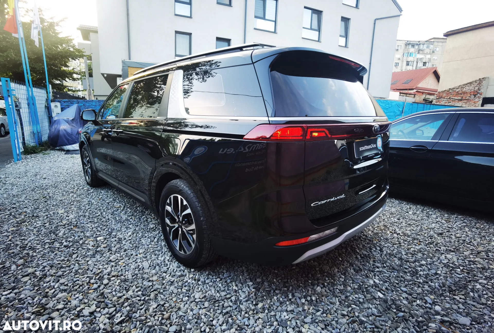 Kia Carnival - 3