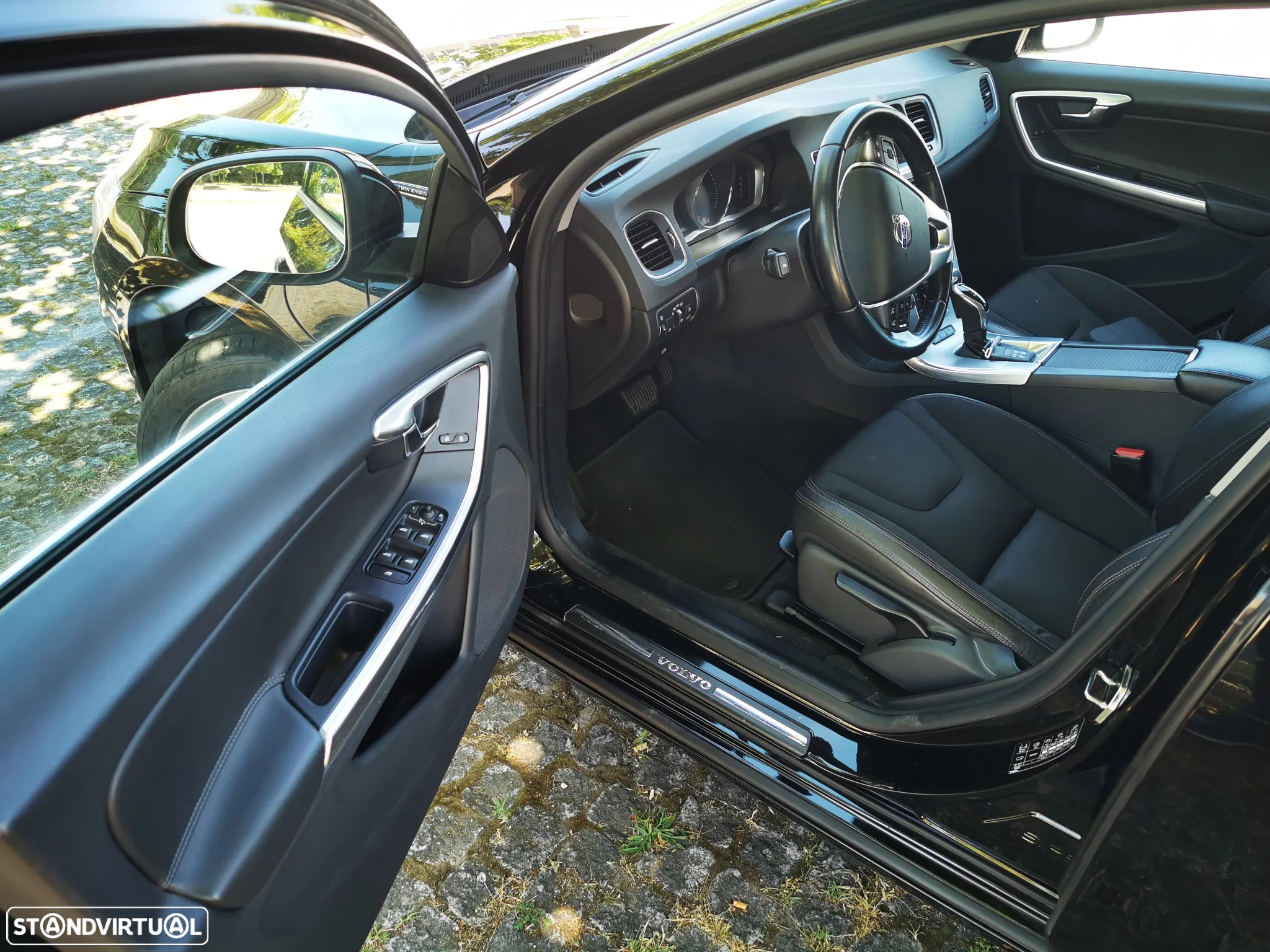 Volvo V60 2.4 D6 Momentum AWD Phev - 9