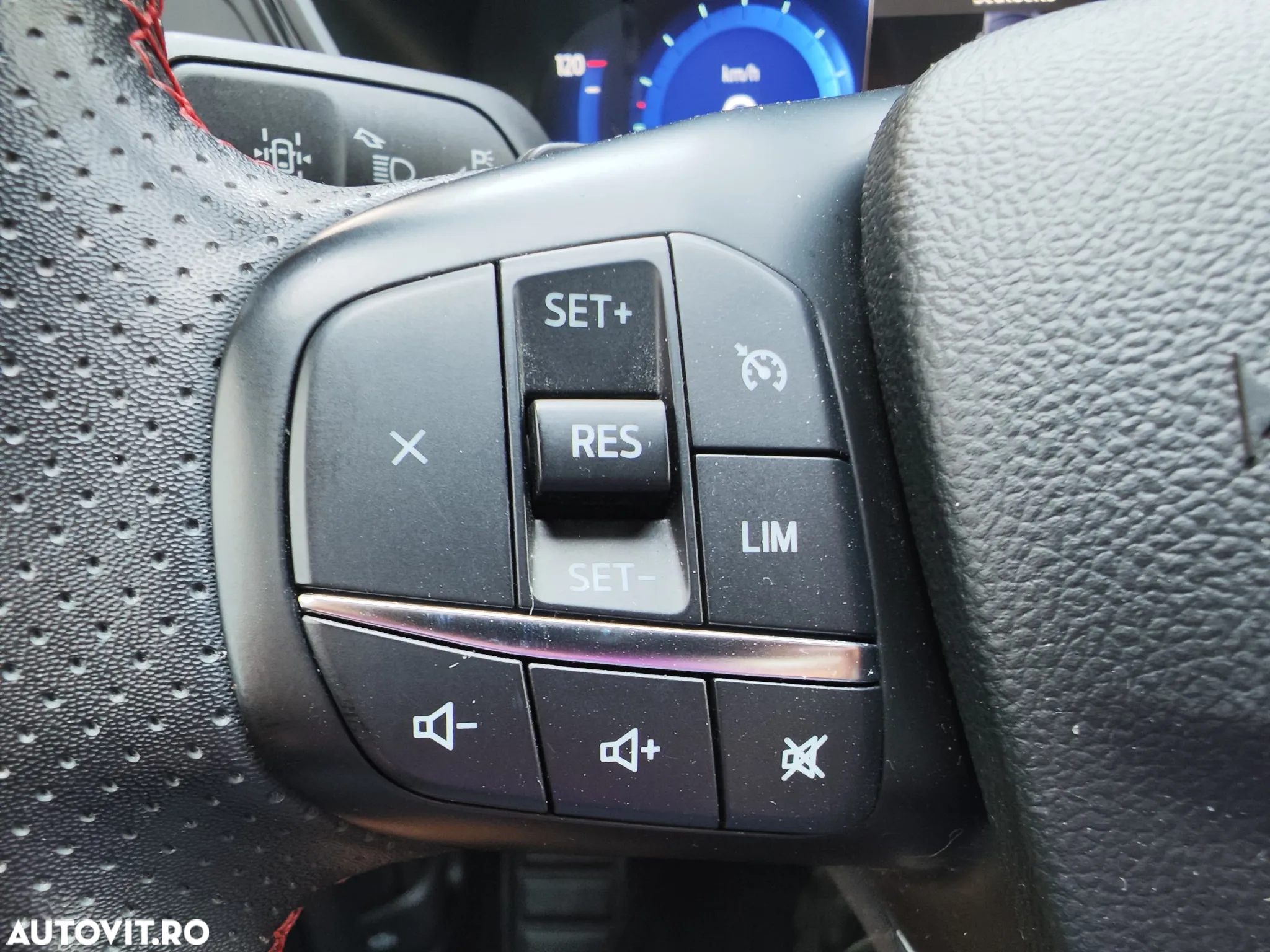 Ford Kuga 1.5 EcoBlue A8 FWD ST Line - 24
