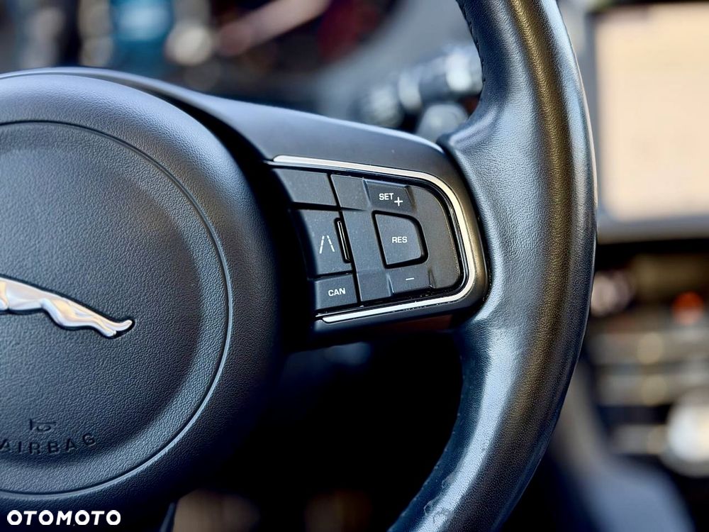 Jaguar F-Pace 2.0 i4P AWD R-Sport - 14