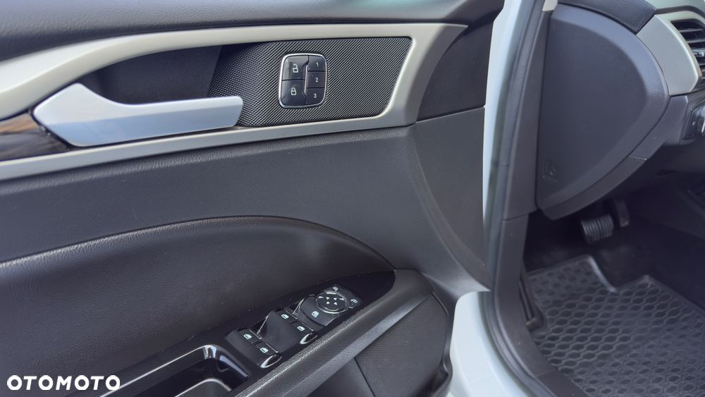 Ford Fusion - 31