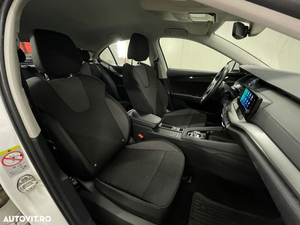 Skoda Octavia 2.0 TDI DSG Ambition - 11