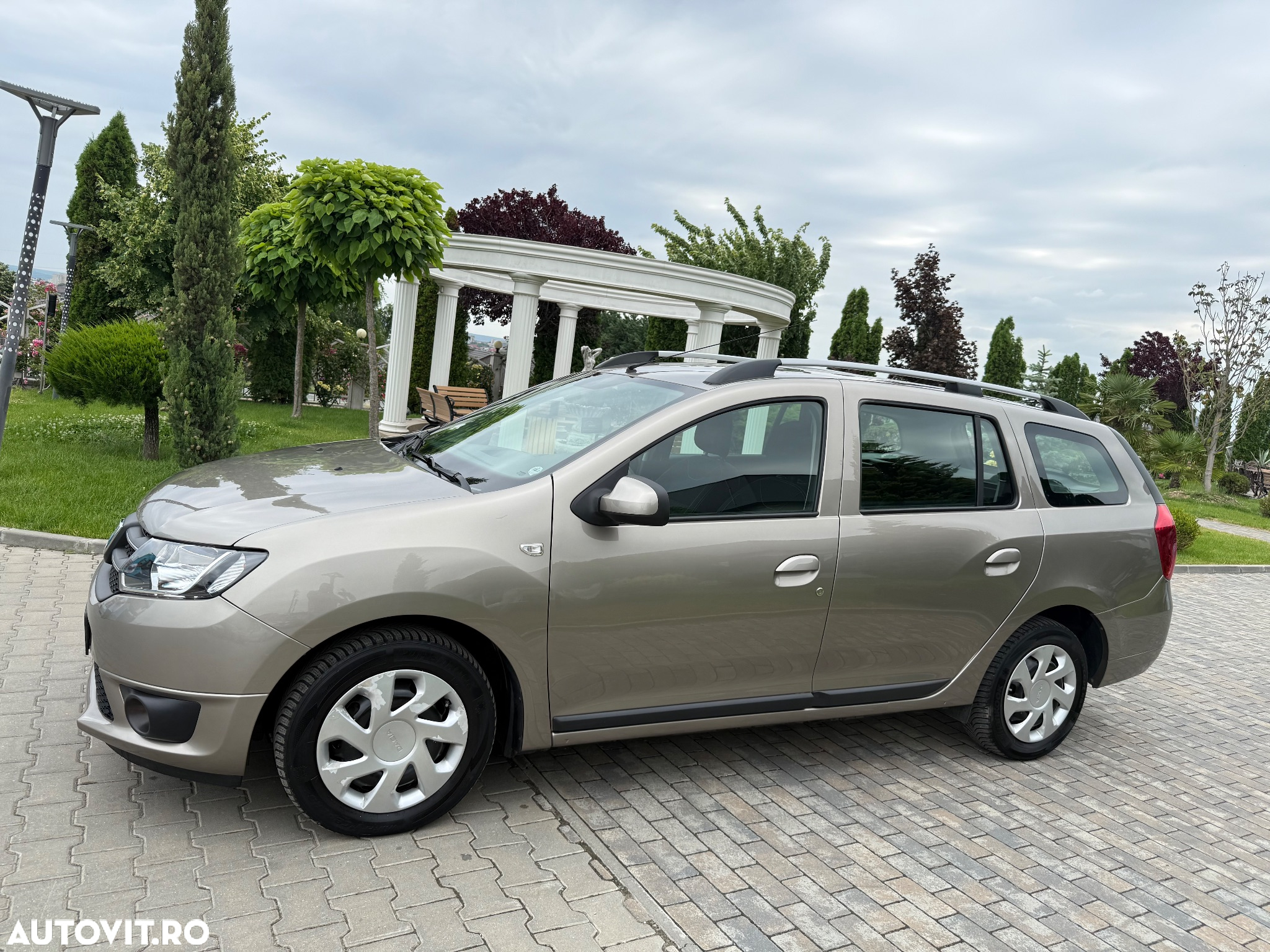 Dacia Logan MCV 1.2 16V 75 Celebration - 10