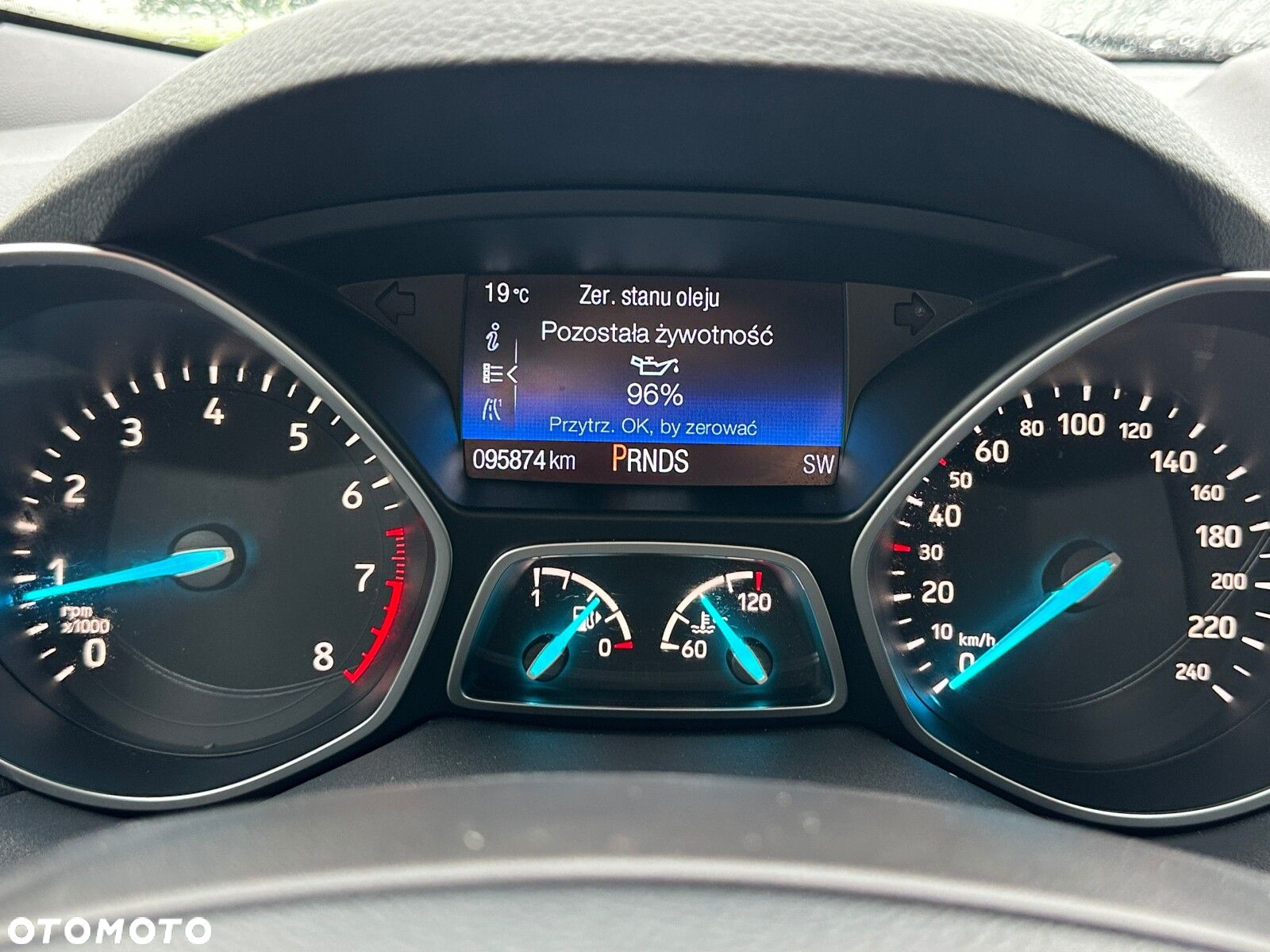 Ford Kuga - 24