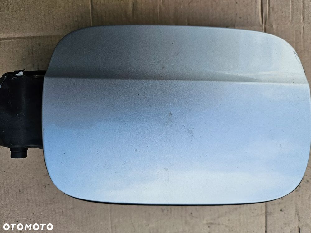 Audi A4 B8 klapka wlewu paliwa