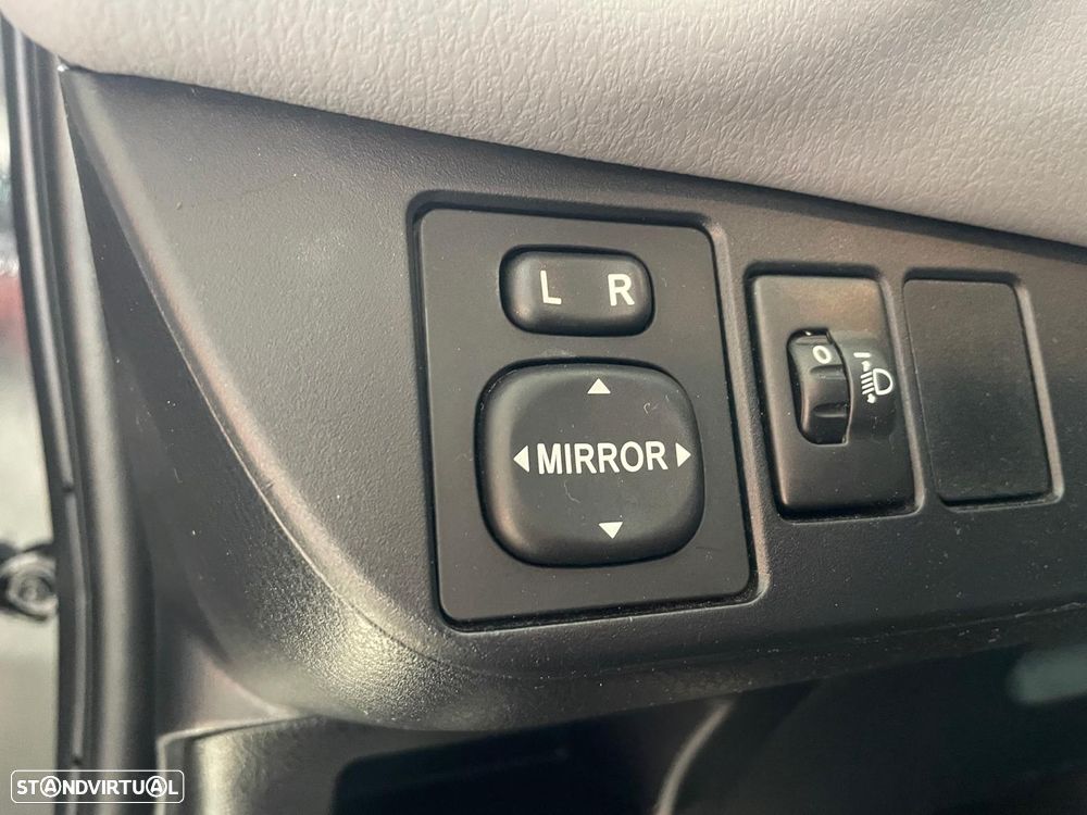 Toyota Yaris 1.4 D-4D Comfort+AC - 13