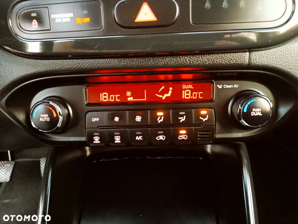 Kia Carens 1.6 GDI L 7os EU6 - 30