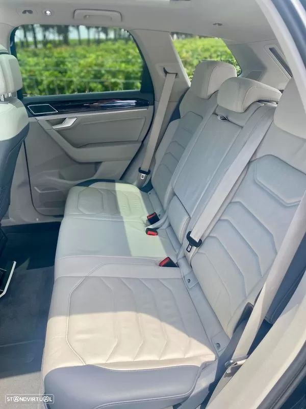 VW Touareg 3.0 TDI V6 Elegance Plus - 8