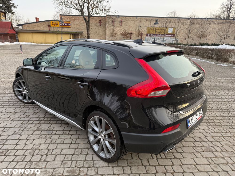 Volvo V40 Cross Country D3 Momentum - 4