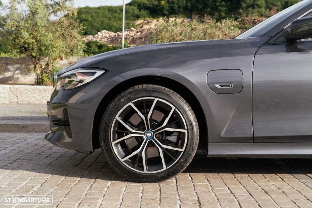 BMW 320 e Line Sport Auto - 53