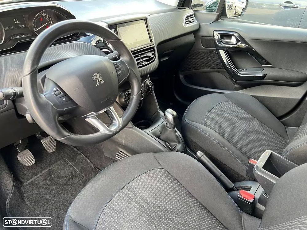 Peugeot 208 1.2 PureTech Signature - 30