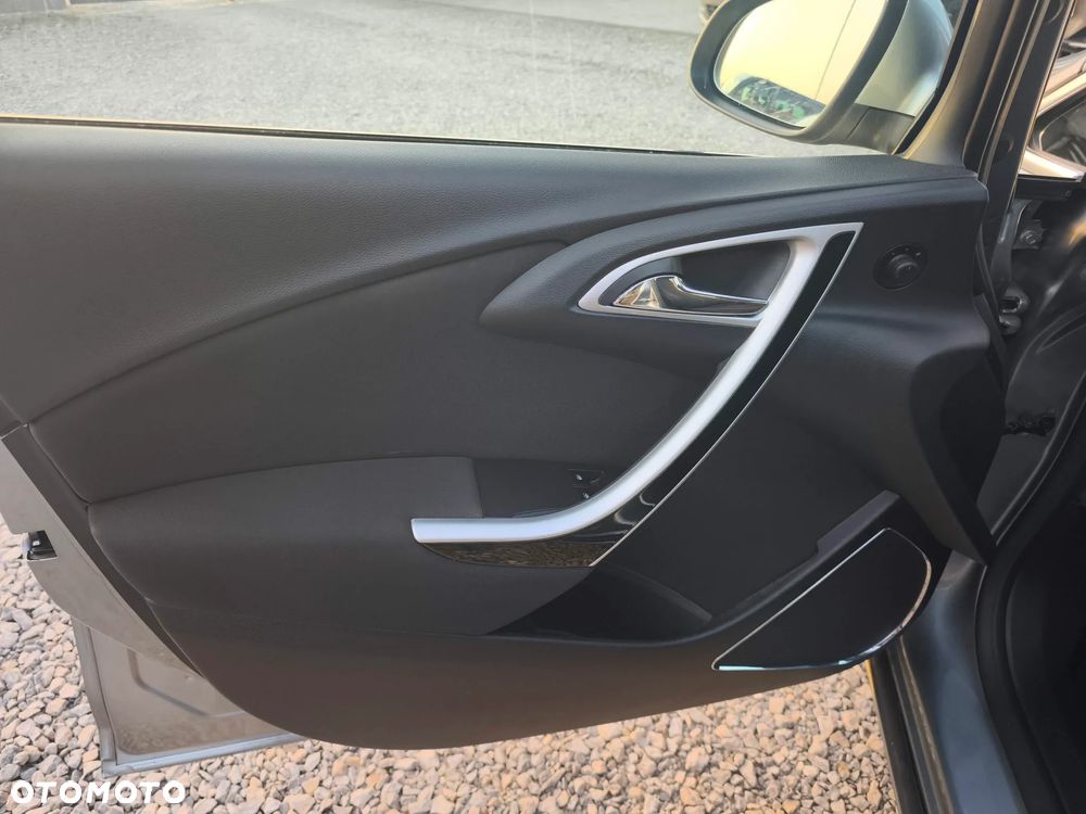 Opel Astra 1.6 Turbo Cosmo - 14