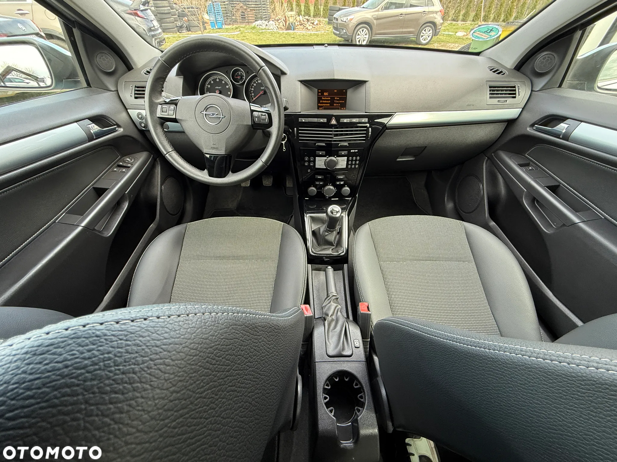 Opel Astra III GTC 1.6 Cosmo - 24